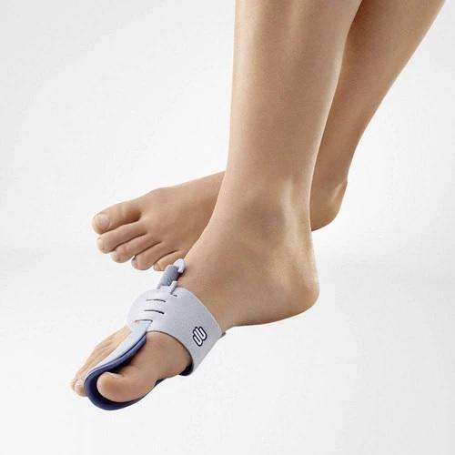 ValguLoc Splint for hallux valgus correction on foot.