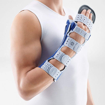 Man wearing ManuLoc Rhizo Long Plus wrist, thumb, and finger brace for hand immobilization.