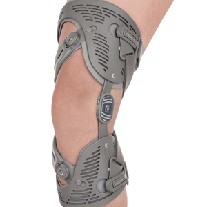Unloader One® Custom OA Brace on knee, showcasing lightweight frame and dual Dynamic Force System straps.